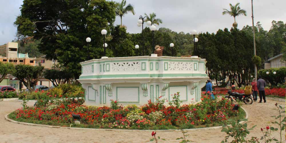 Foto: Coreto da praça Augusto Ruschi, em Santa Teresa - ES