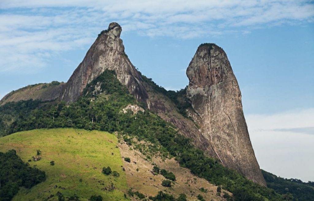 Foto reprodução IEMA: Monumento Natural o Frade e a Freira