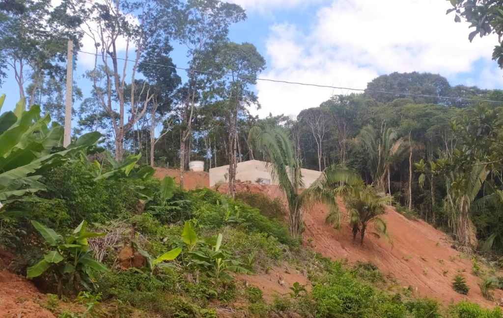 Desmate e corte de talude em área de mata Atlântica para implantação de chácara próximo a Biriricas, zona rural de Domingos Martins. Foto: Divulgação