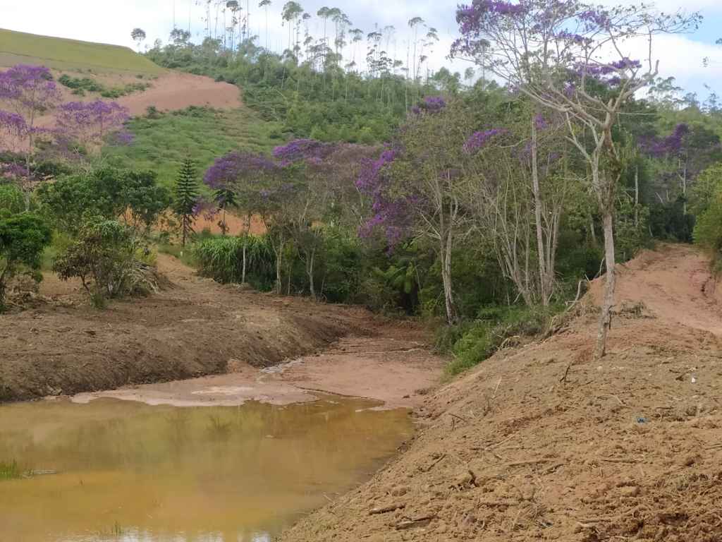 Áreas de Preservação Permanentes (APPs) como esta, perto da igrejinha do Caravaggio, estão sendo destruídas pelos loteadores. Foto: Bruno Lyra 08/04/22