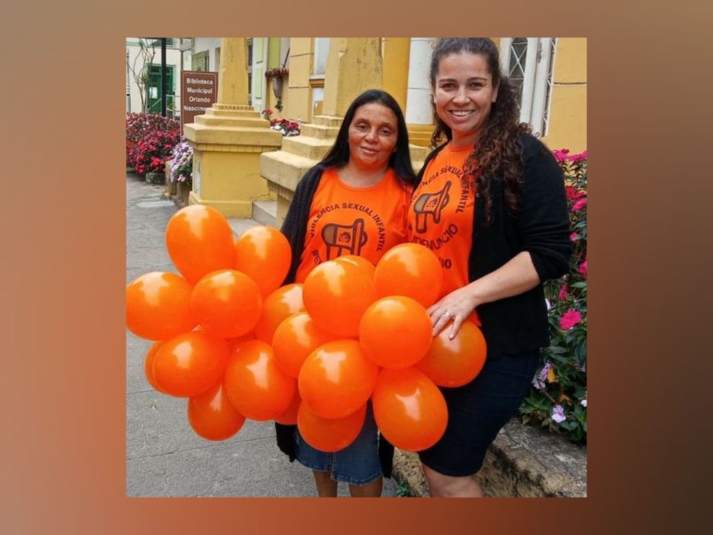 Claudineia e Fátima percorrendo as ruas de SantacTeresa ES