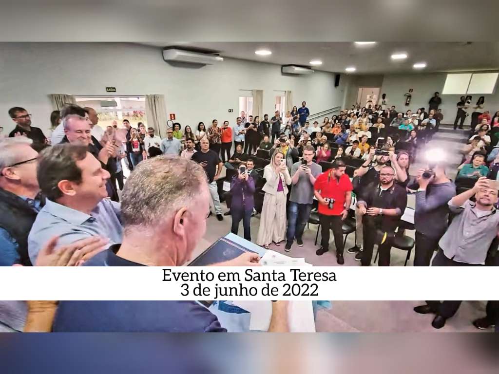 Auditório repleto e autoridades em evento com o Governador Casagrande para assinatura de edital para investimentos em Santa Teresa ES. Foto: Reprodução/ YouTube.